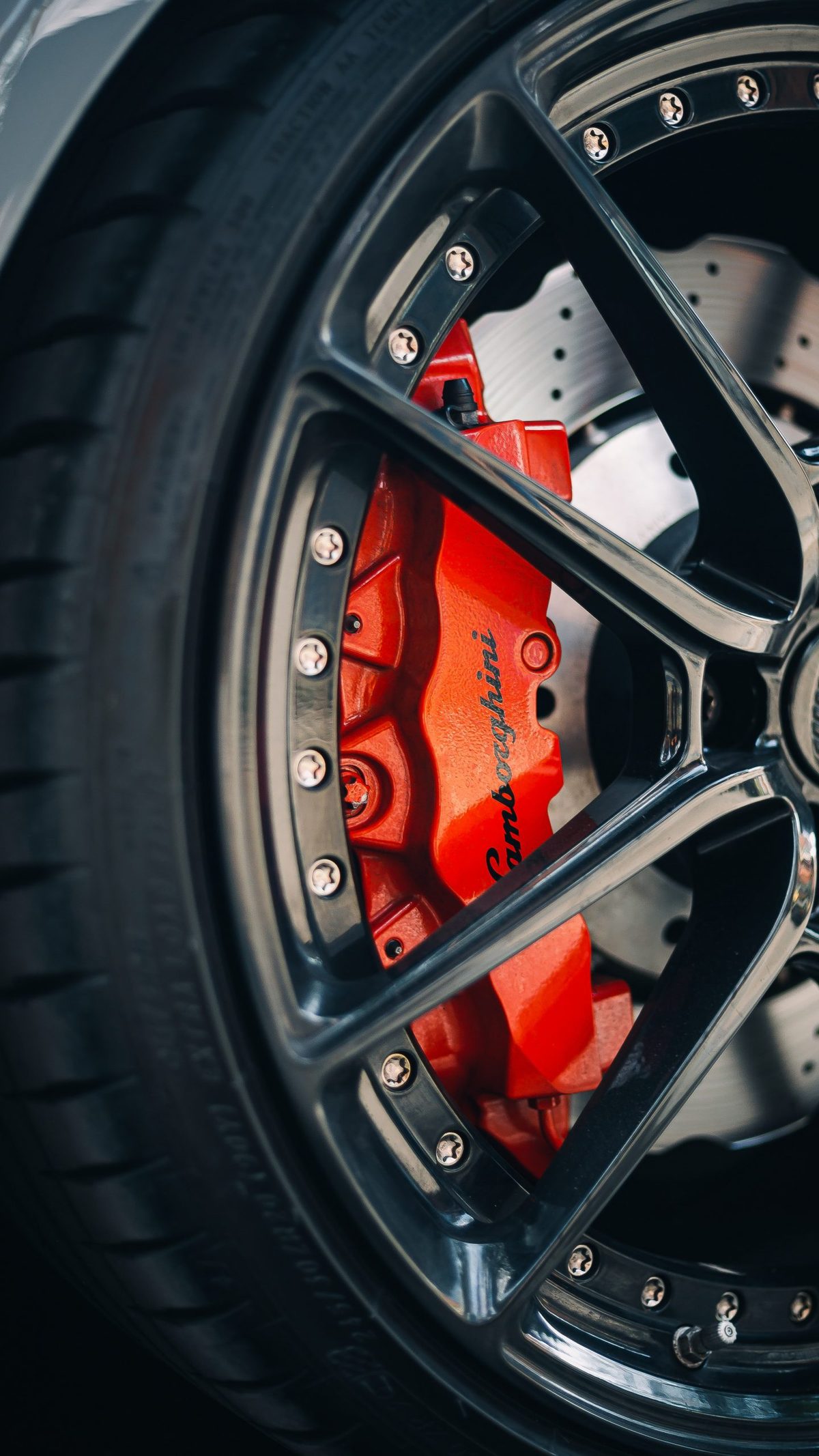 Reifen mit Bremsscheibe – Reifenservice bei Car Fit in Großbeeren